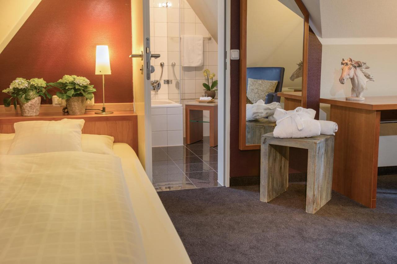 Seehotel Niedernberg - Das Dorf Am See エクステリア 写真