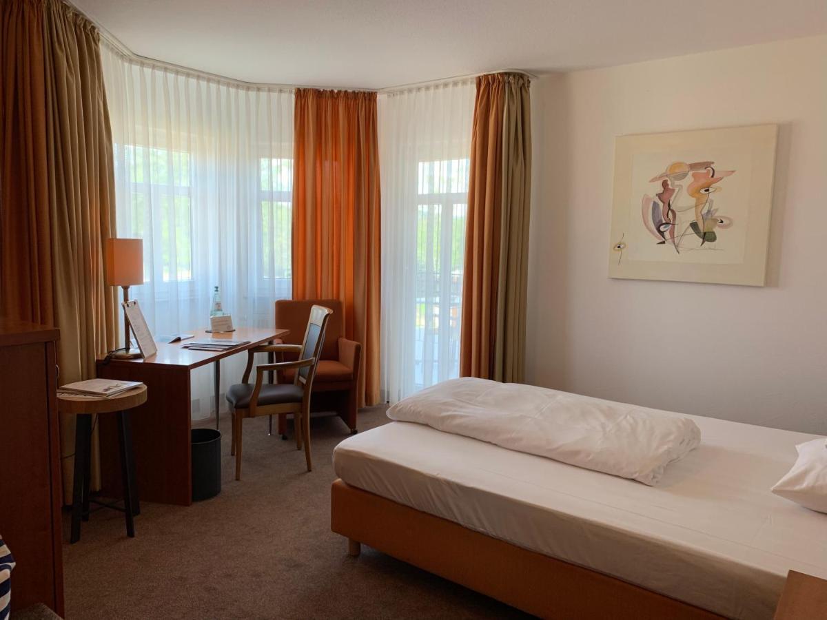 Seehotel Niedernberg - Das Dorf Am See エクステリア 写真