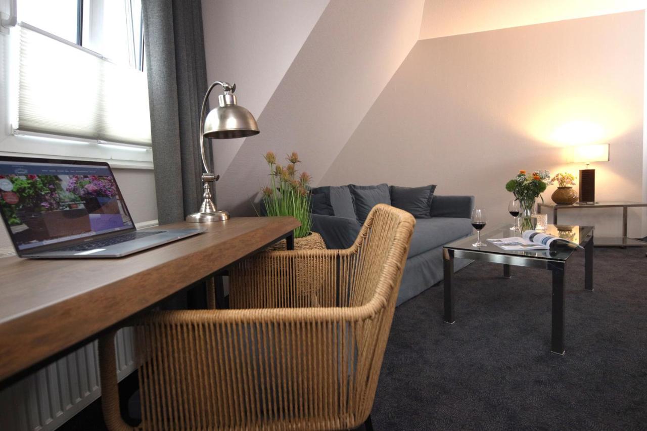 Seehotel Niedernberg - Das Dorf Am See エクステリア 写真