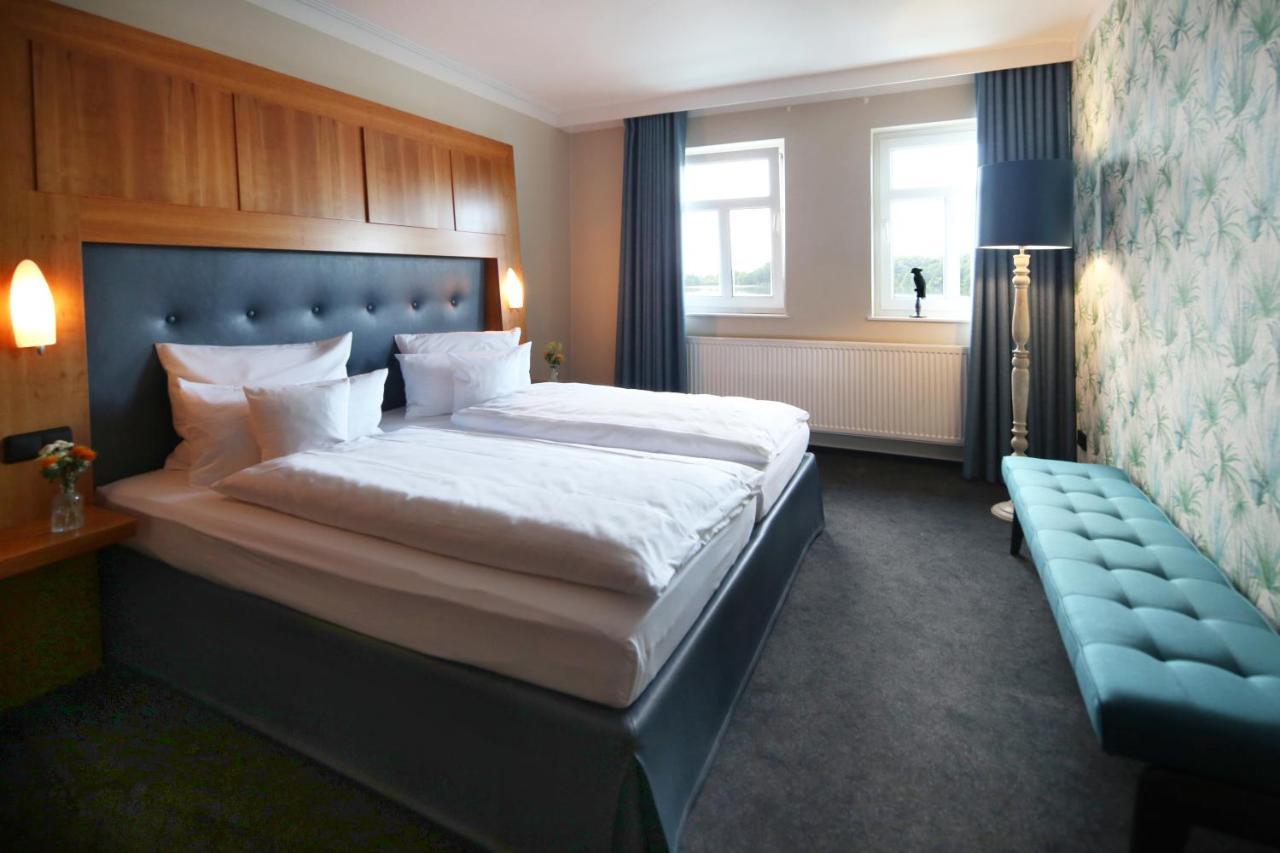 Seehotel Niedernberg - Das Dorf Am See エクステリア 写真