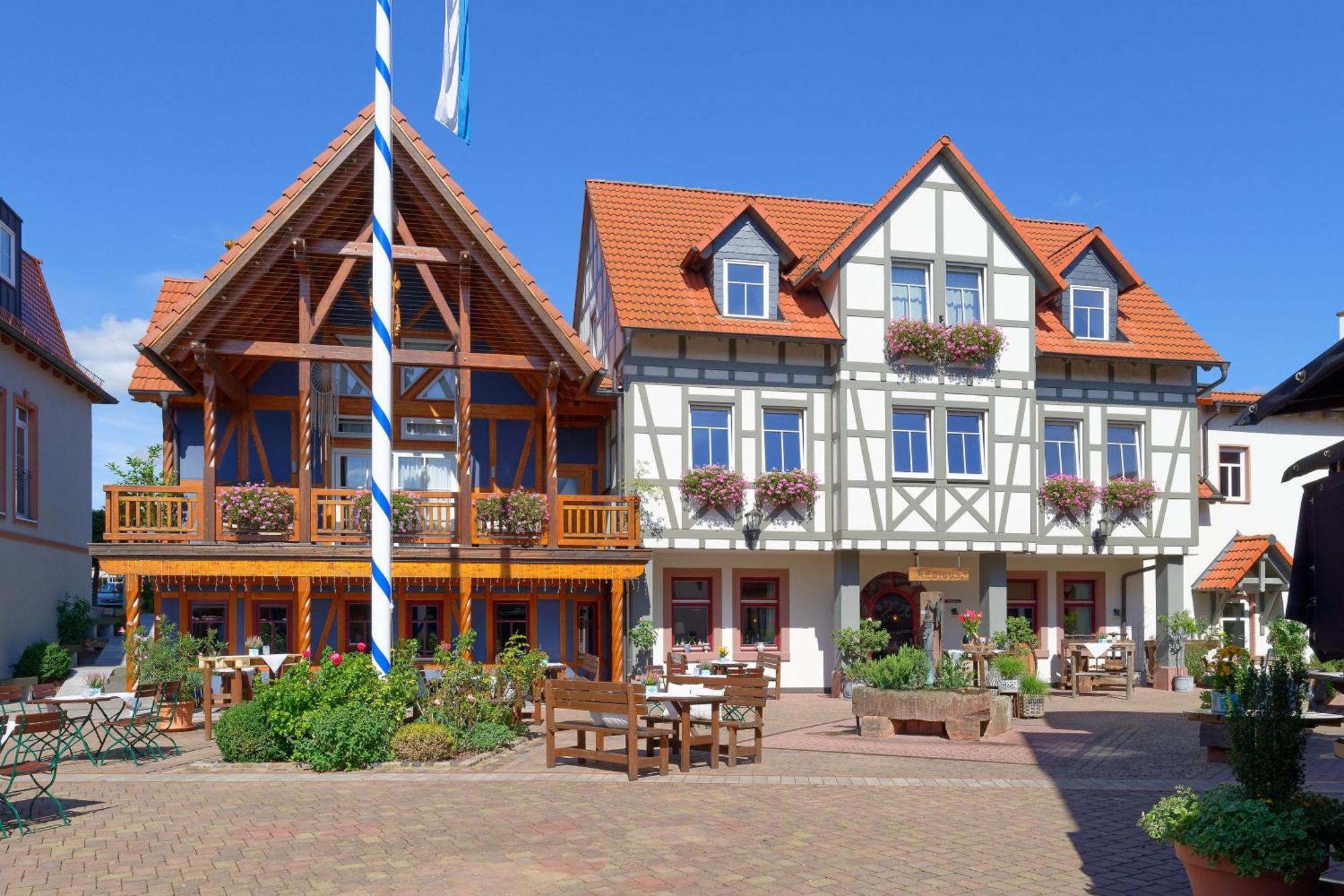 Seehotel Niedernberg - Das Dorf Am See エクステリア 写真