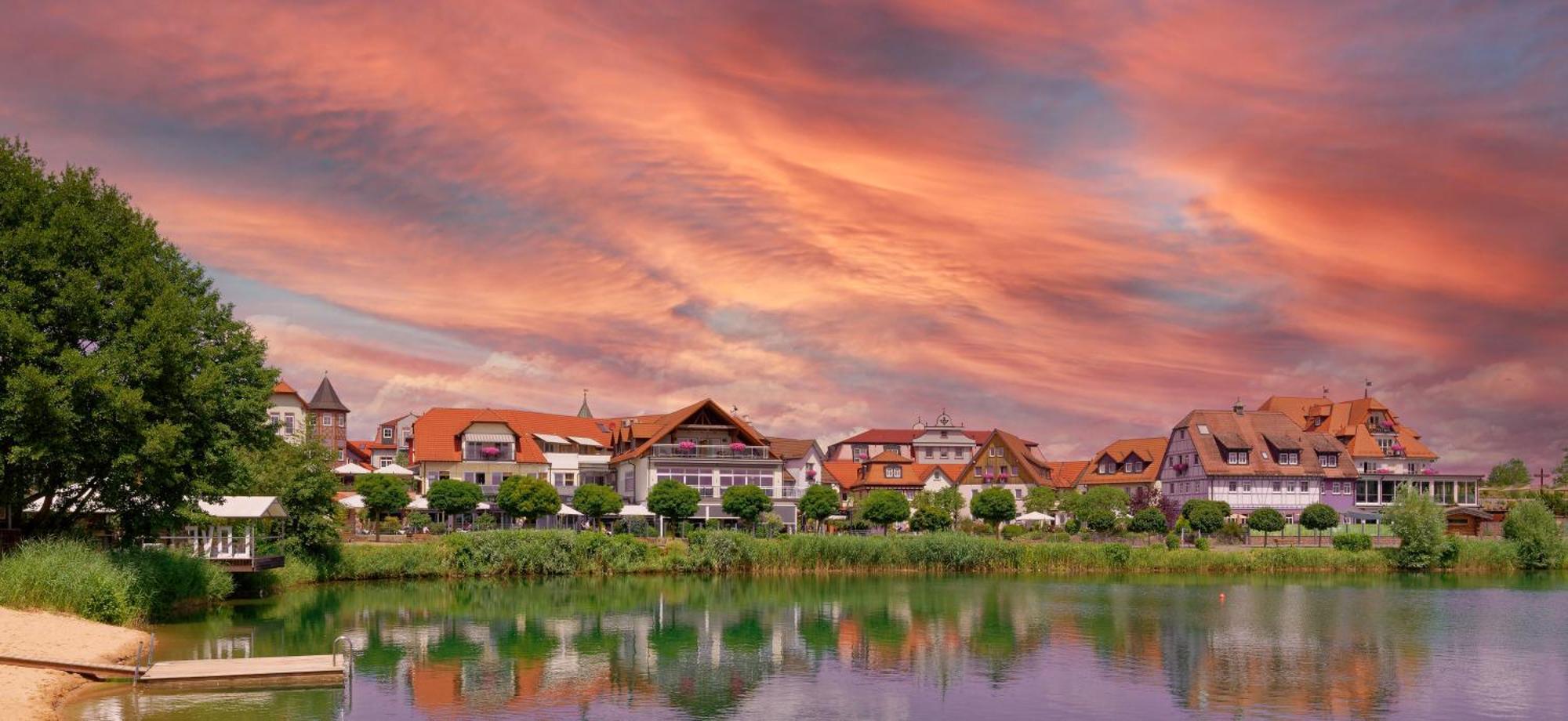 Seehotel Niedernberg - Das Dorf Am See エクステリア 写真