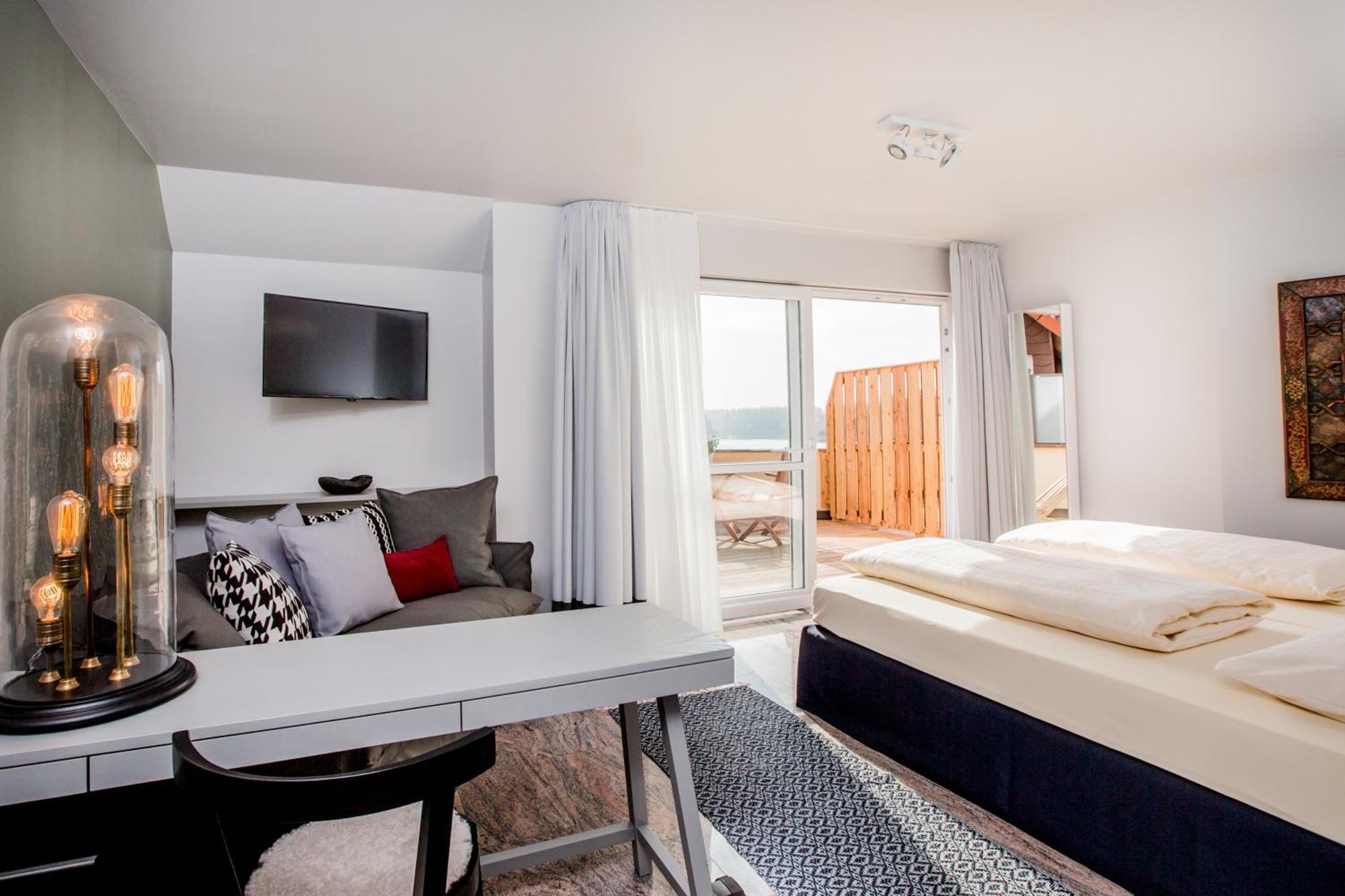 Seehotel Niedernberg - Das Dorf Am See エクステリア 写真