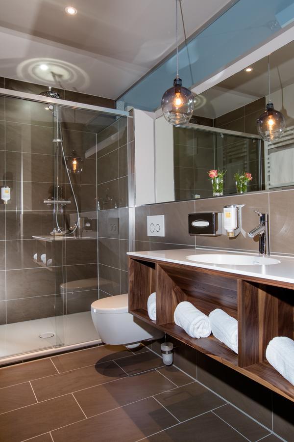 Seehotel Niedernberg - Das Dorf Am See エクステリア 写真