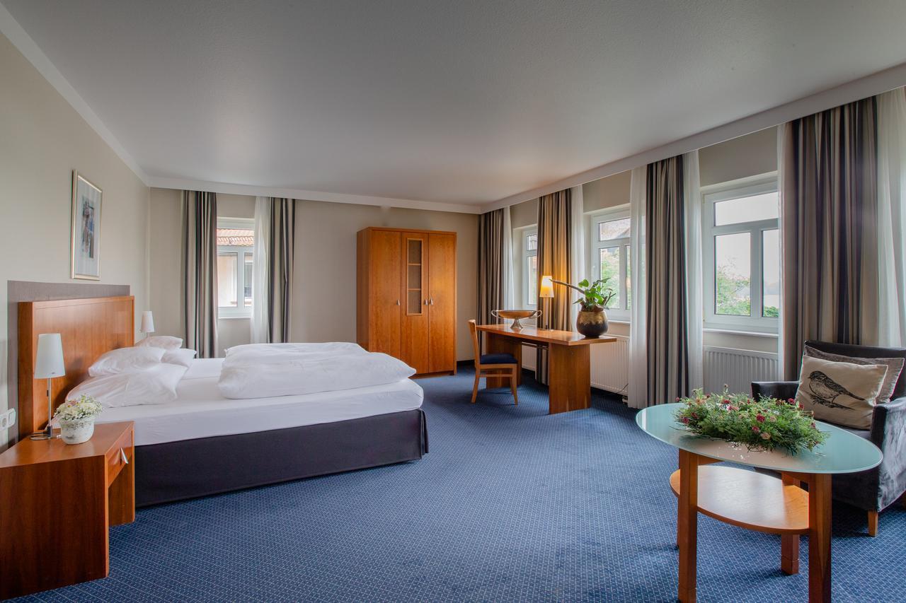 Seehotel Niedernberg - Das Dorf Am See エクステリア 写真