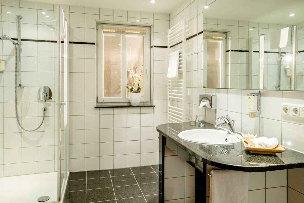 Seehotel Niedernberg - Das Dorf Am See エクステリア 写真