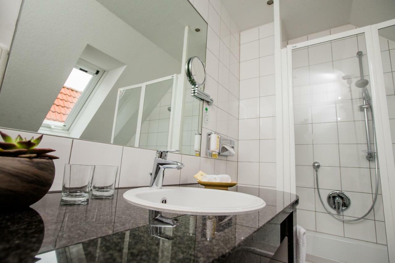Seehotel Niedernberg - Das Dorf Am See エクステリア 写真