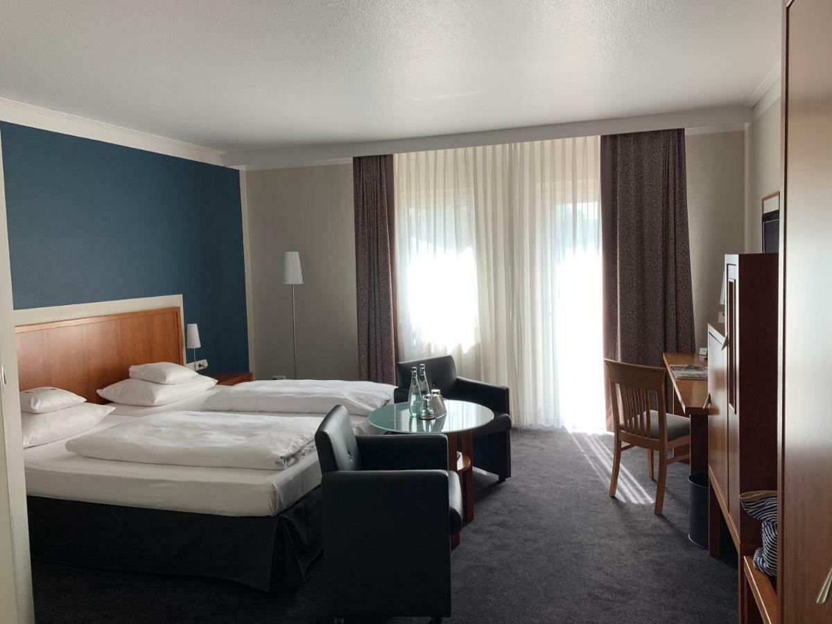 Seehotel Niedernberg - Das Dorf Am See エクステリア 写真