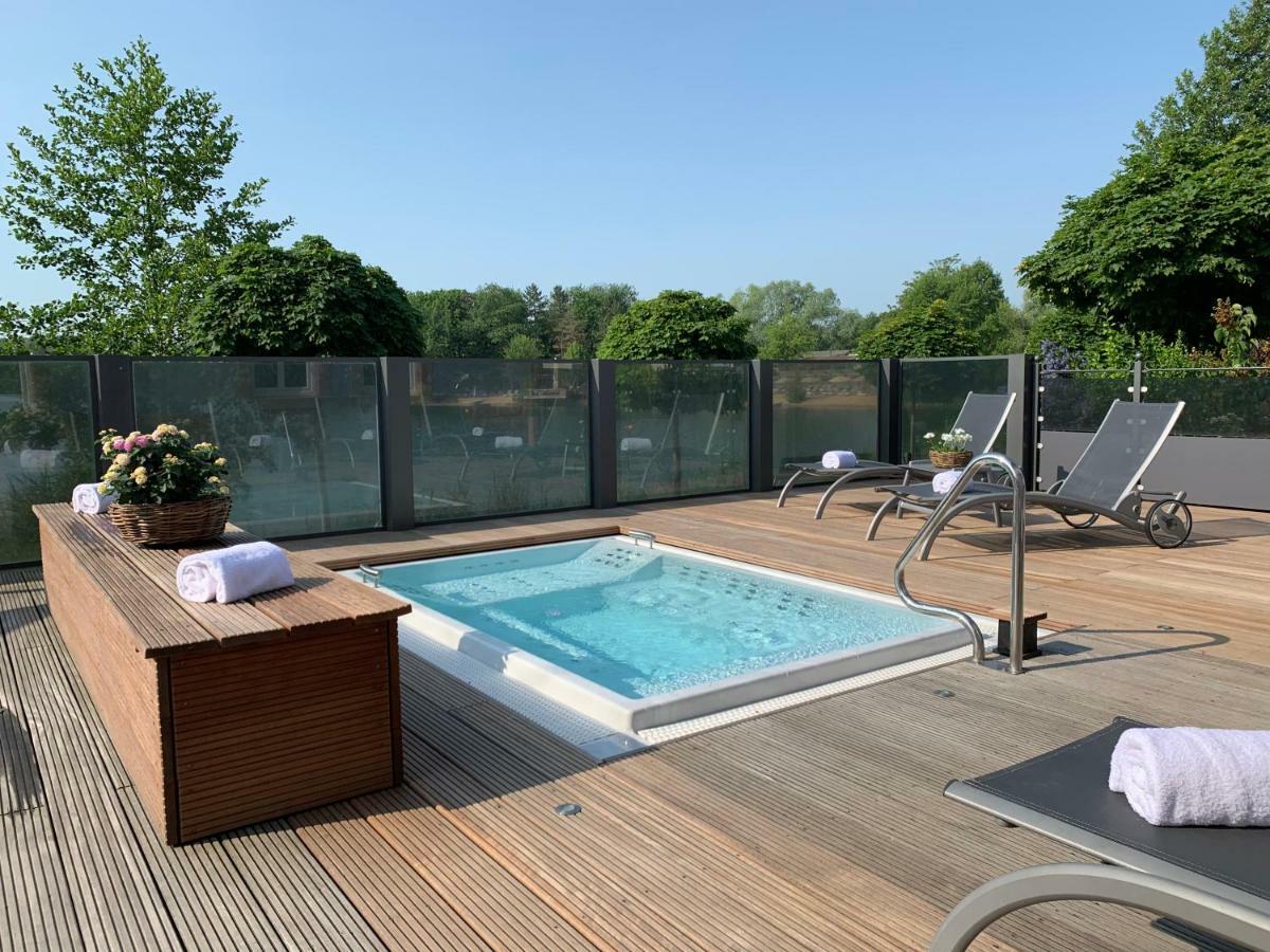 Seehotel Niedernberg - Das Dorf Am See エクステリア 写真