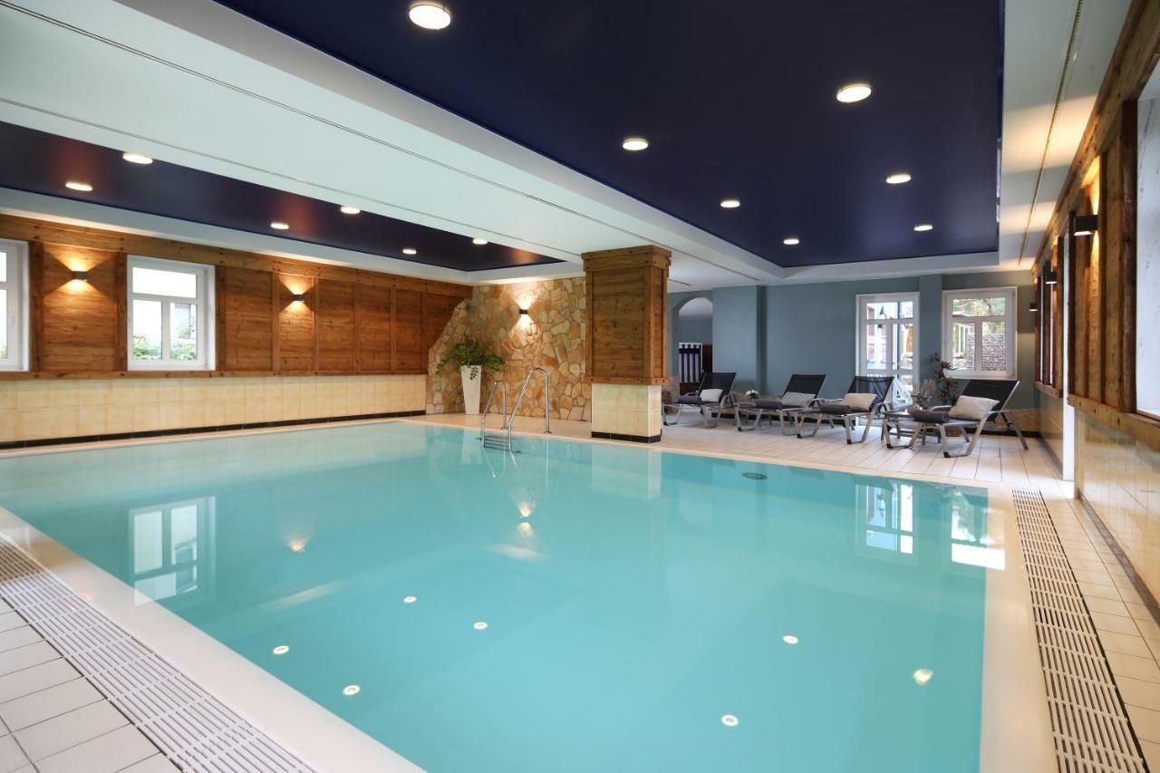 Seehotel Niedernberg - Das Dorf Am See エクステリア 写真