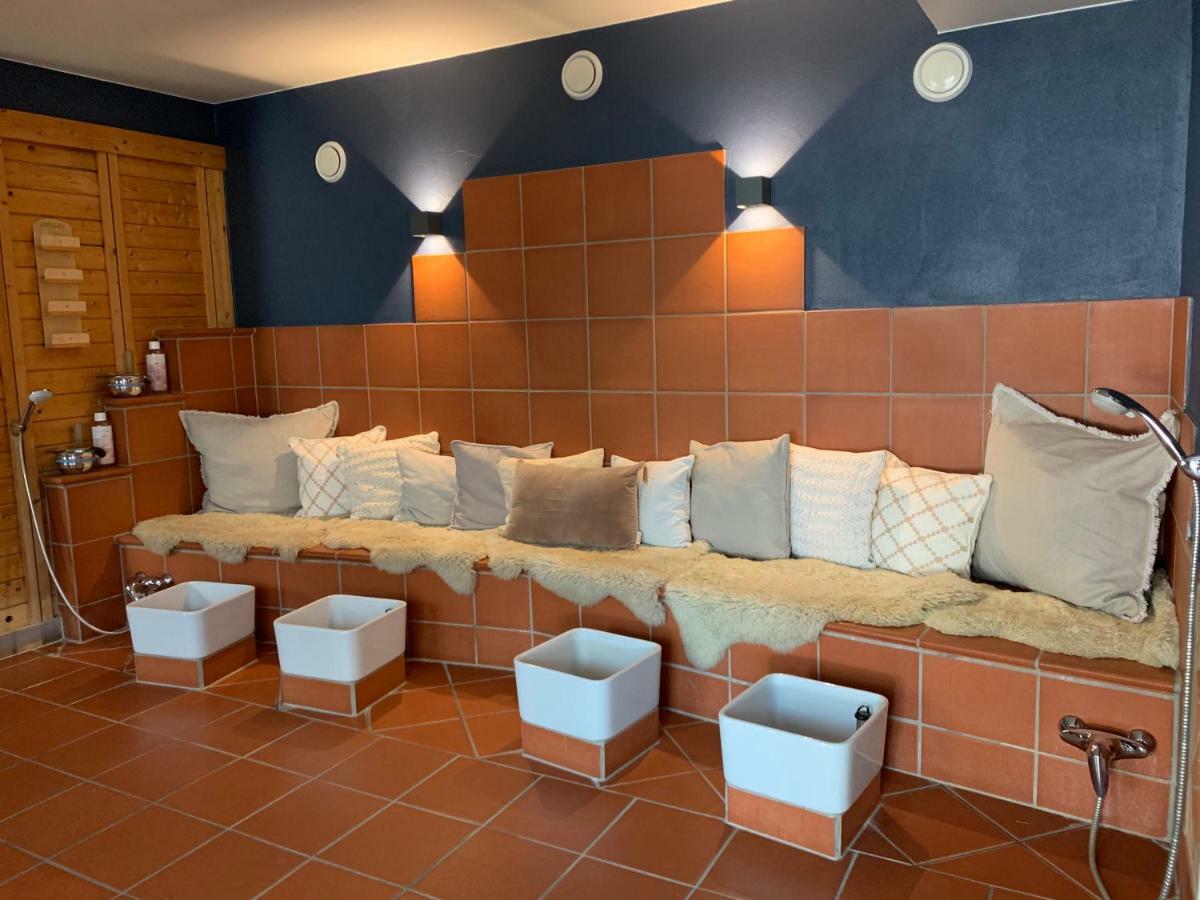 Seehotel Niedernberg - Das Dorf Am See エクステリア 写真