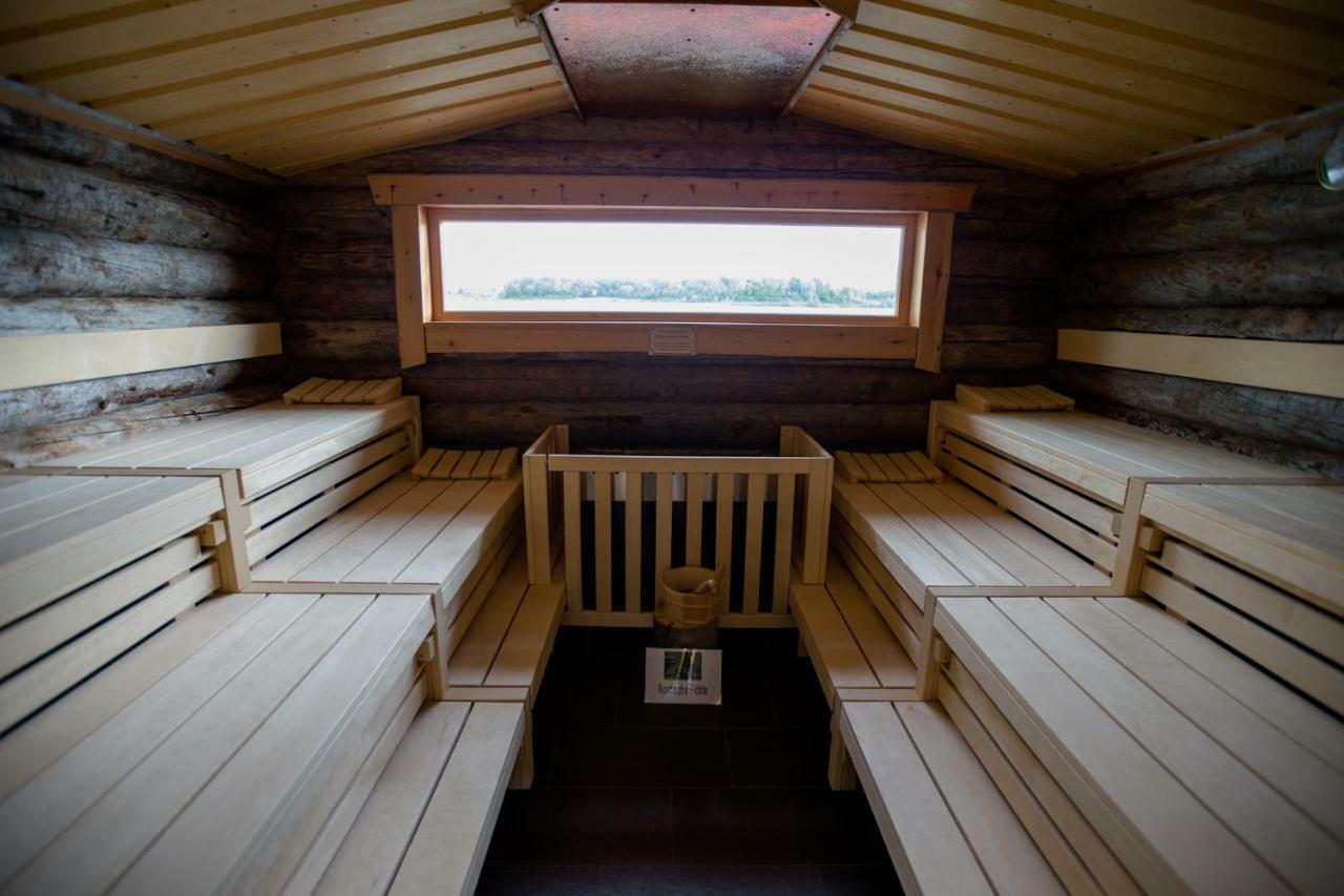 Seehotel Niedernberg - Das Dorf Am See エクステリア 写真